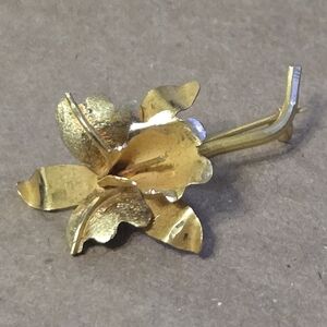 Vintage 18K Gold Floral Brooch
